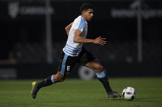 Ronald Araujo in action for Uruguay's Under-20 team against Ukraine in March 2019.