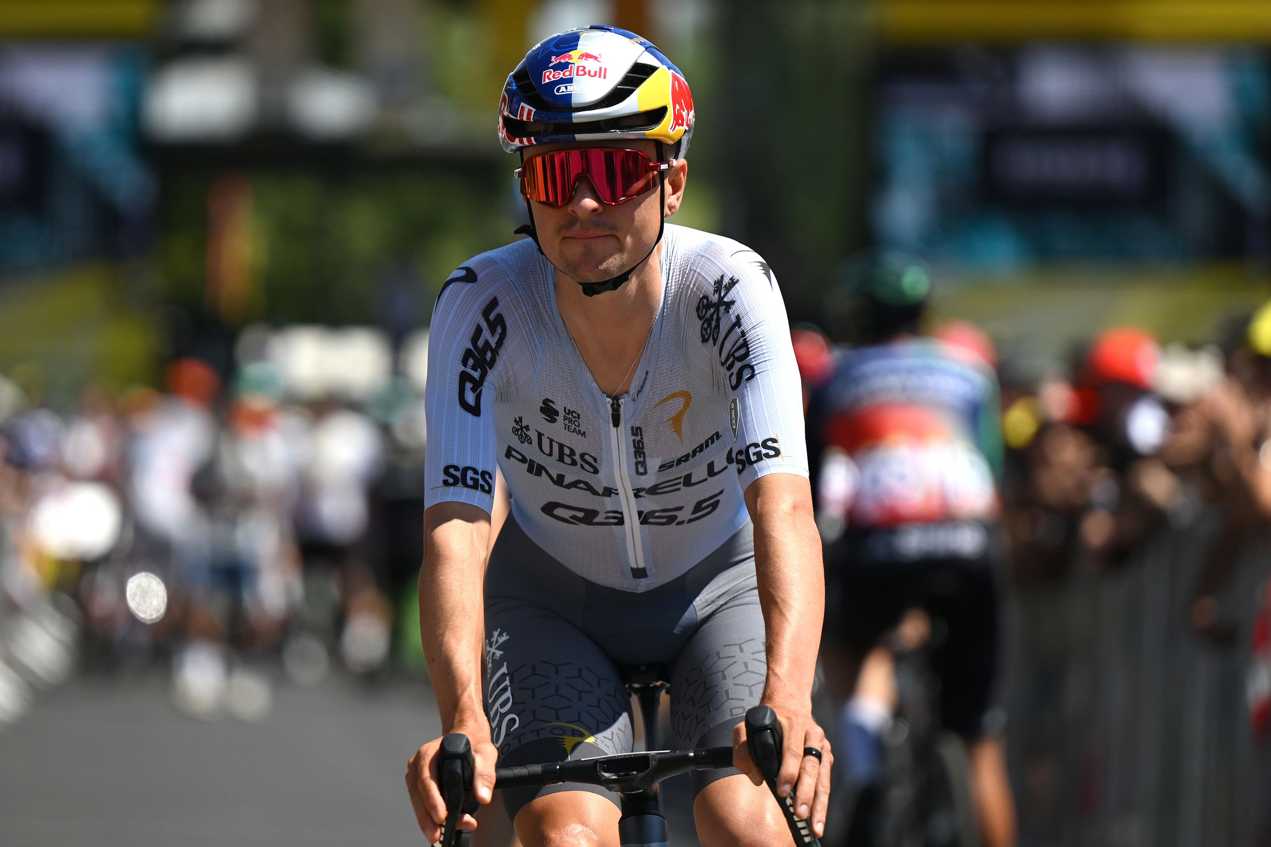 Tom Pidcock og Matteo Jorgenson veltet i utforkjøringen fra Puy Mary under Tour de France