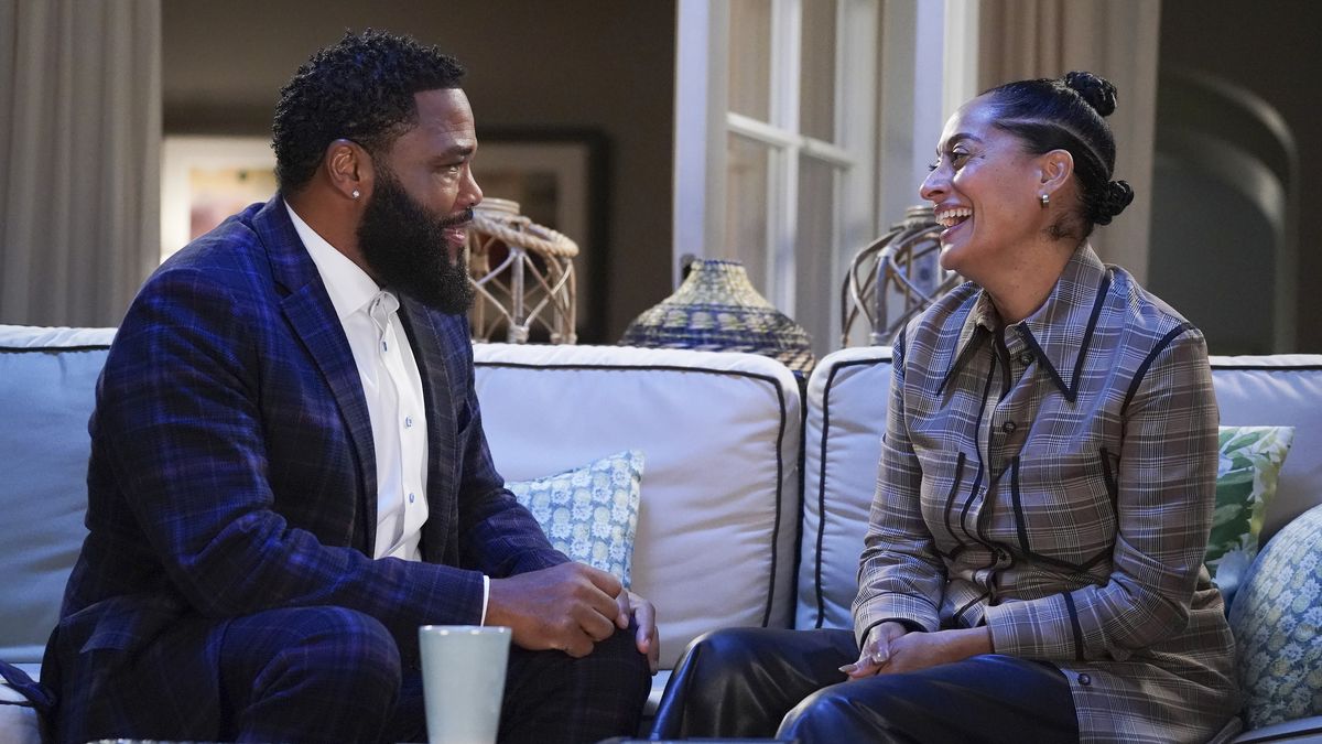 Anthony Anderson and Tracee Ellis Ross sit on a couch in black-ish