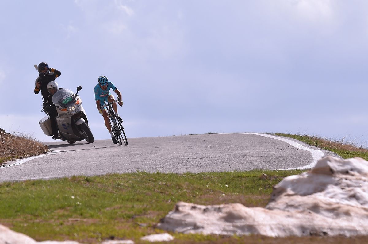 Vincenzo Nibali descends during stage 20 of the 2016 Giro d'Italia