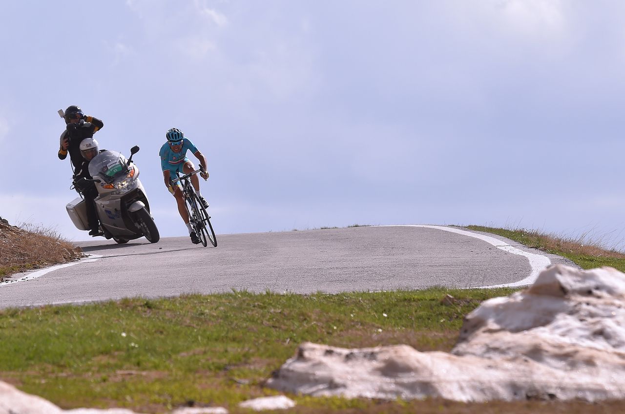 Vincenzo Nibali descends during stage 20 of the 2016 Giro d'Italia