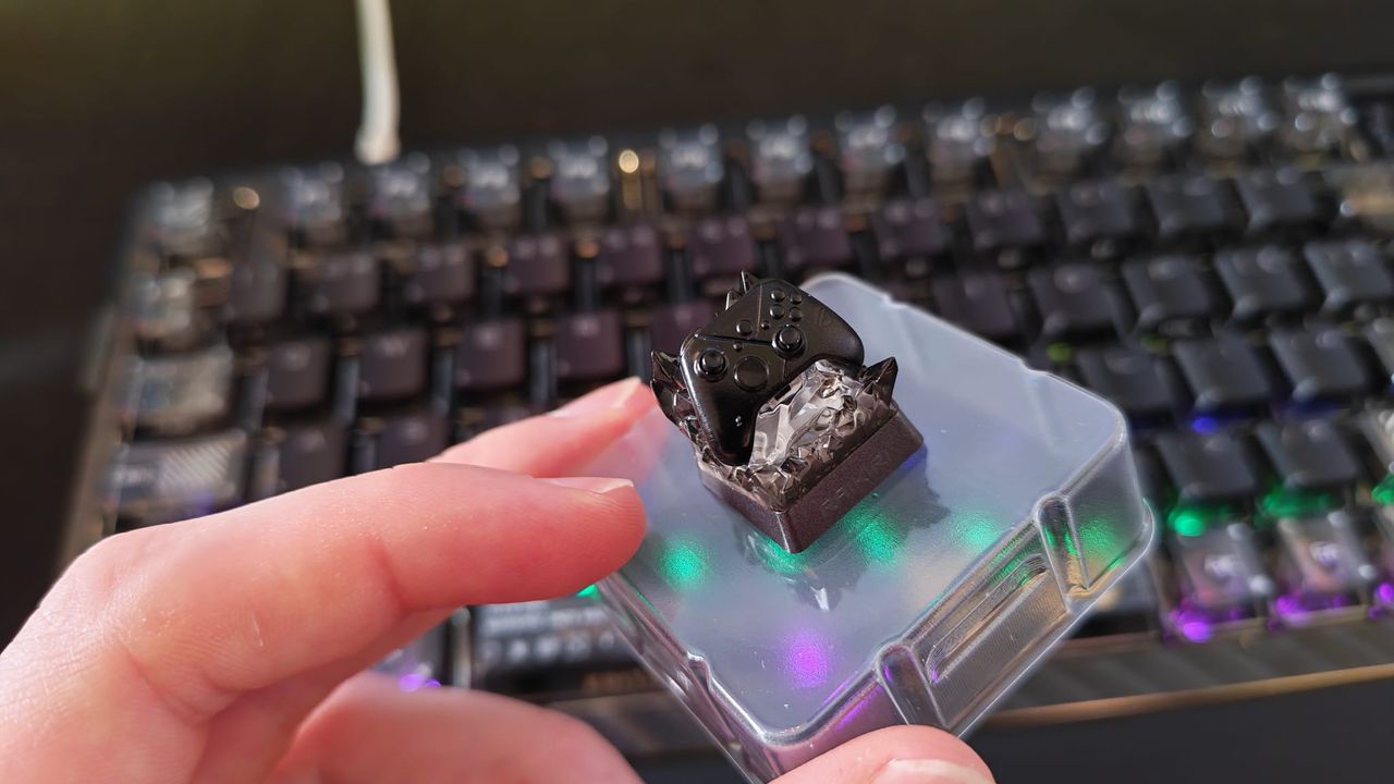 The Raikiri controller keycap in the ROG mystery keycap set