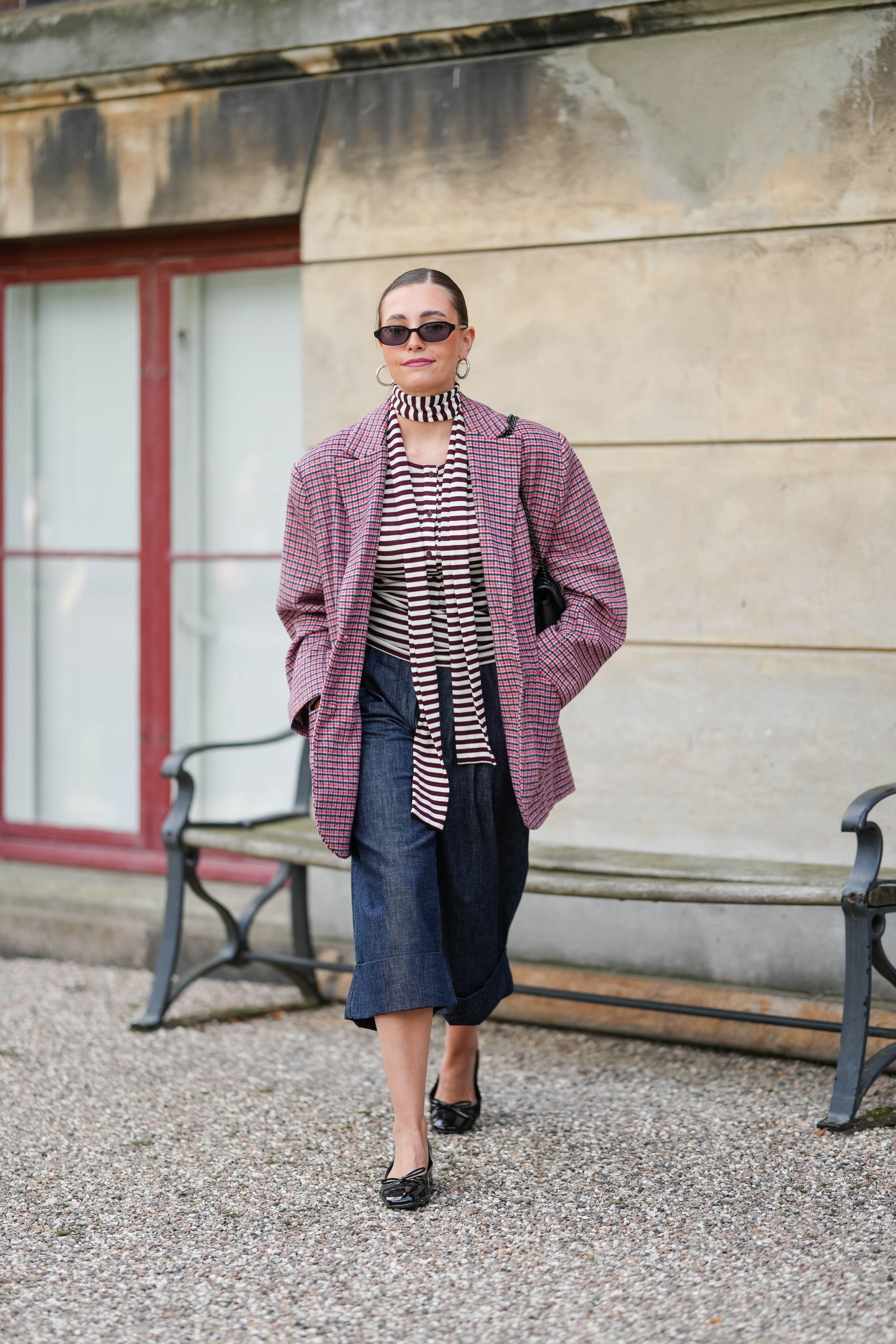 Skinny scarf street style