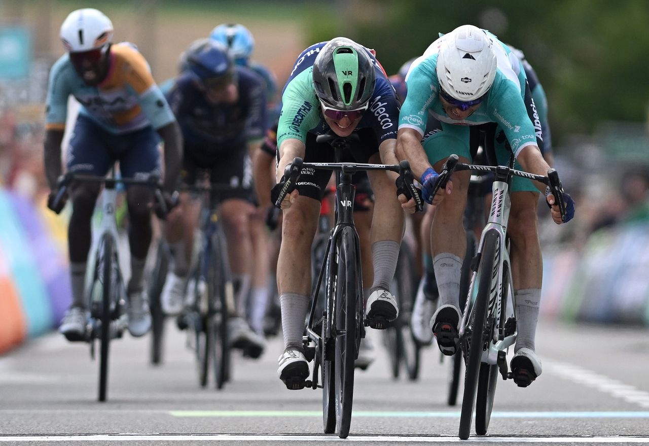  Renewi Tour: Jasper Philipsen awarded photo-finish sprint to claim stage 4 victory, retakes leader's jersey 
