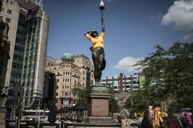 This statue in Leeds has donned the first maillot jaune of the Tour de France