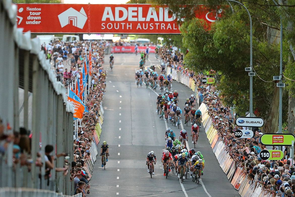 The bunch splits up on the run to the line