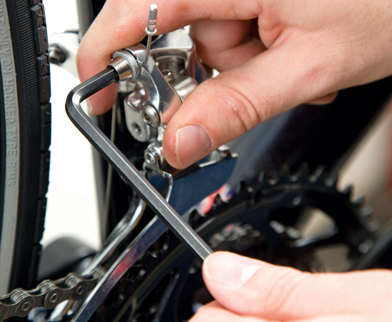 Ongedaan maken-kabel bout op voorderailleur