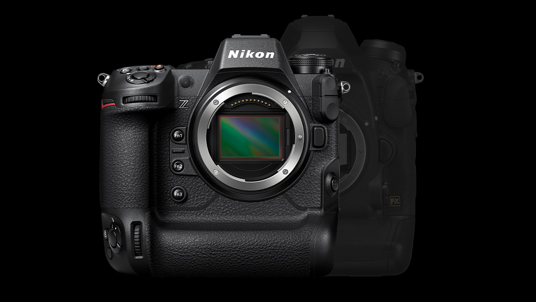 La Nikon Z9 junto a una DSLR más grande