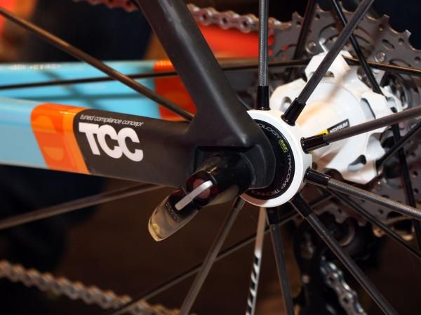 Carbon dropouts are used on the new Racemachine RM01.