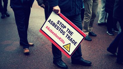 Calls for asbestos ban in 2017
