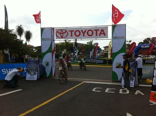 Adriana Rojas (Specialized) won the women's stage 1