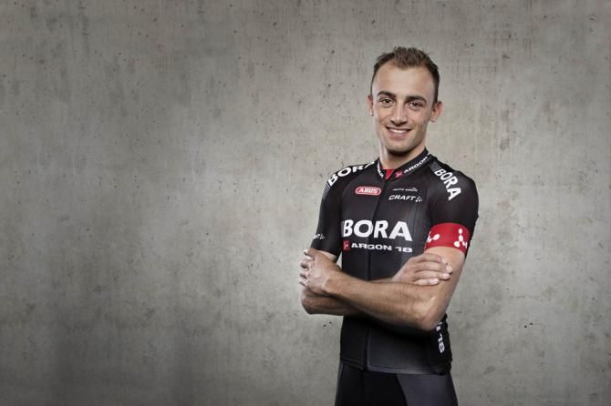 Andreas Schillinger shows off the new jersey