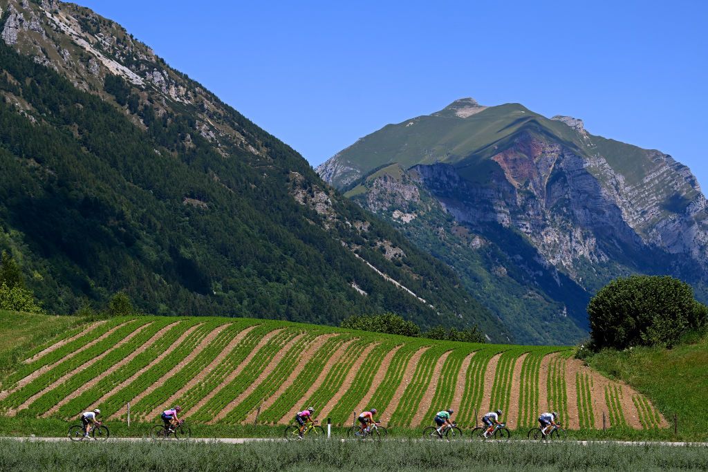 A general view of the selection racing through the mountains at the Giro d&#039;Italia Women