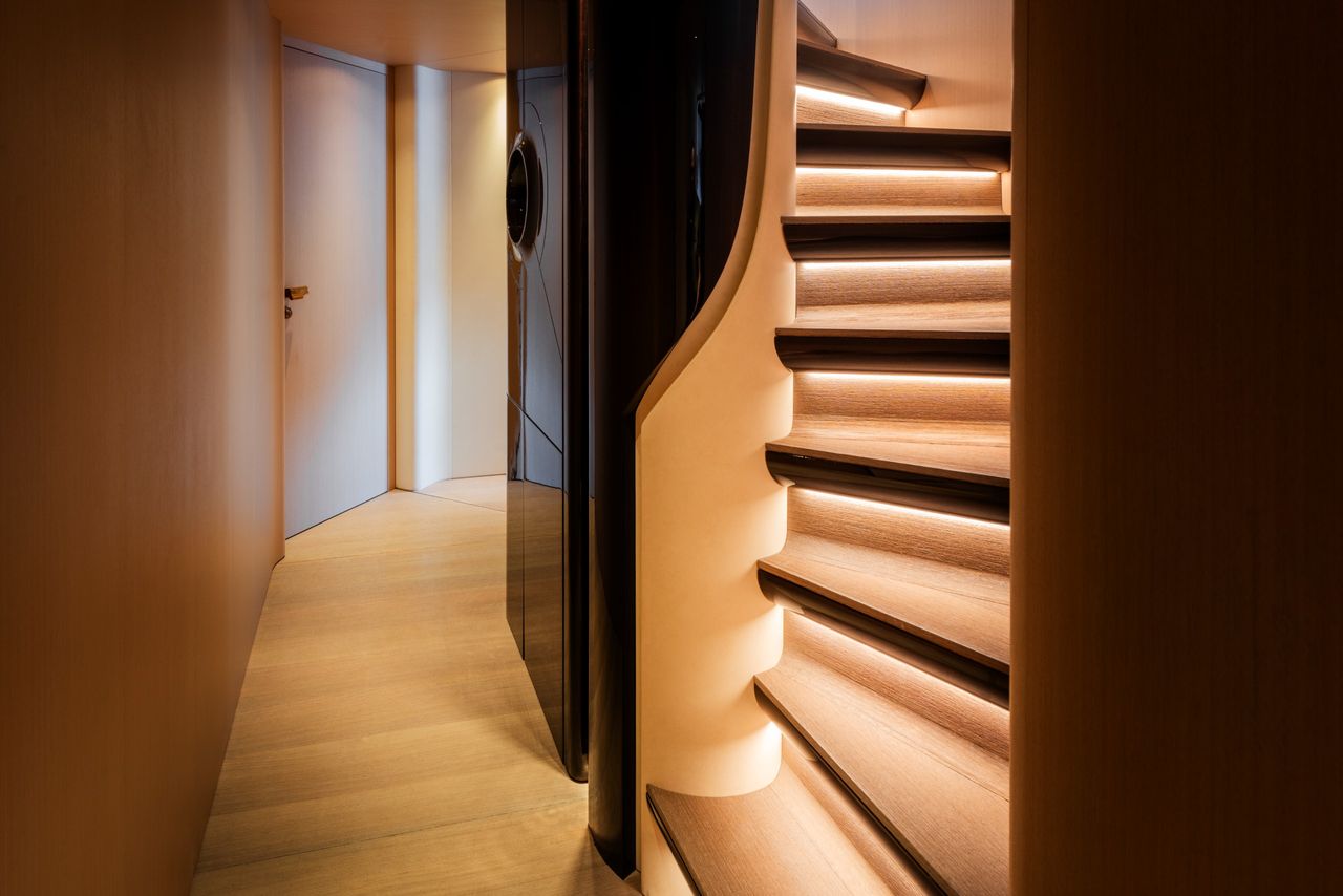 M/Y HEED interior details: main staircase on lower deck
