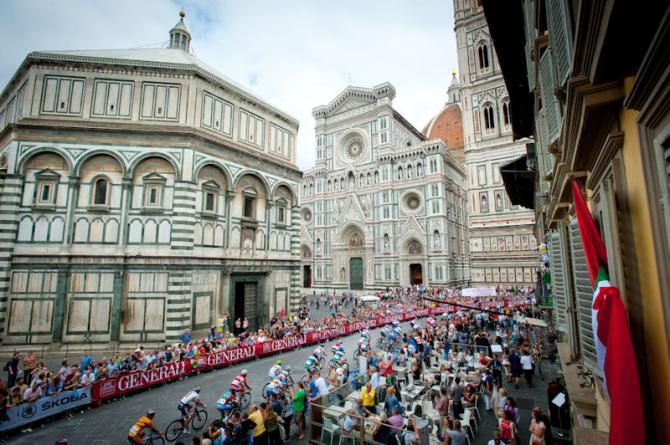 The peloton passed in front of the Duomo of Firenze, in the U23 category at the world championships