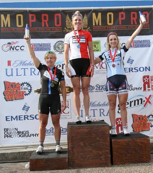 Women's Tour de Grove podium