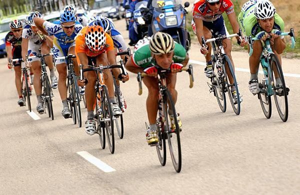 Paolo Bettini (Quick.Step) picks up speed