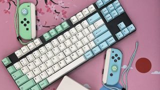 Glorious GMMK keyboard with Switch Joy-Cons next to it.