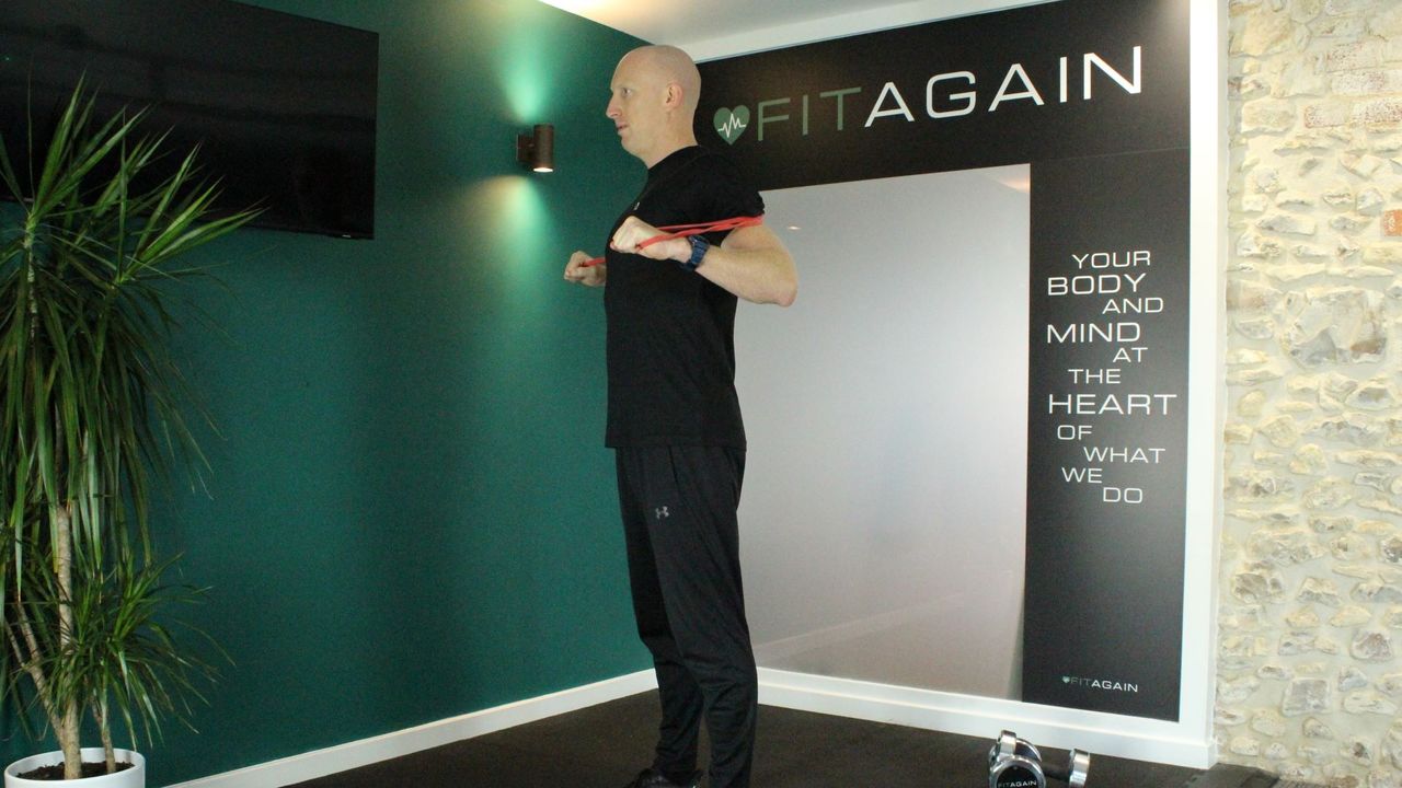 PT Andrew Watkins does reistance band workout