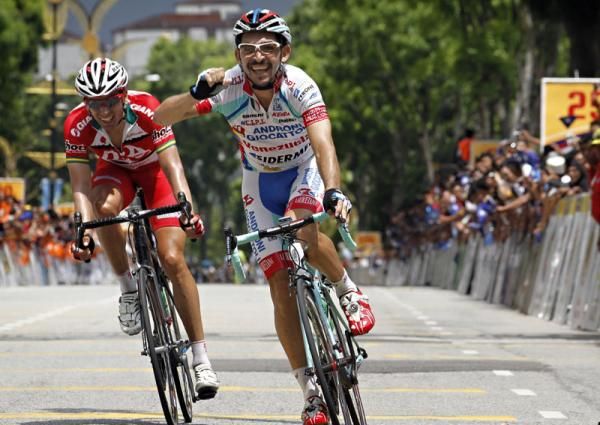 Serpa crosses the line ahead of Lapthorne
