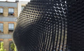 Pop-up shop with undulating louvered skin made up of 8000 individual components