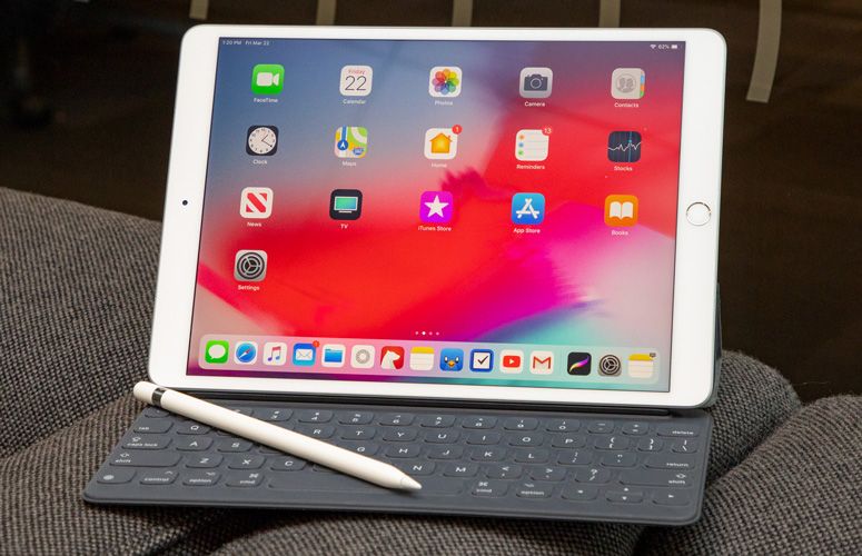 iPad Air 2019 with Apple Keyboard