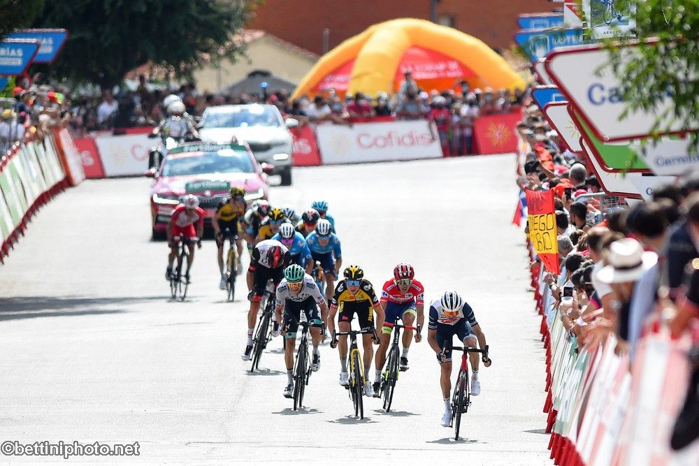 The GC rider sprint to the line on stage 15 of the Vuelta a Espa&ntilde;a