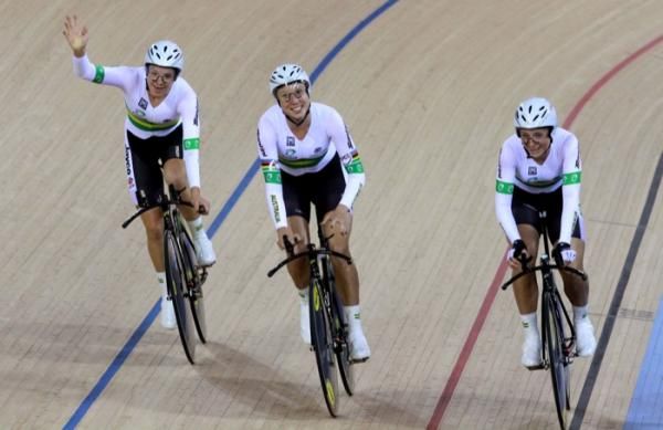 Australia won bronze in the women's team pursuit and briefly held the world record