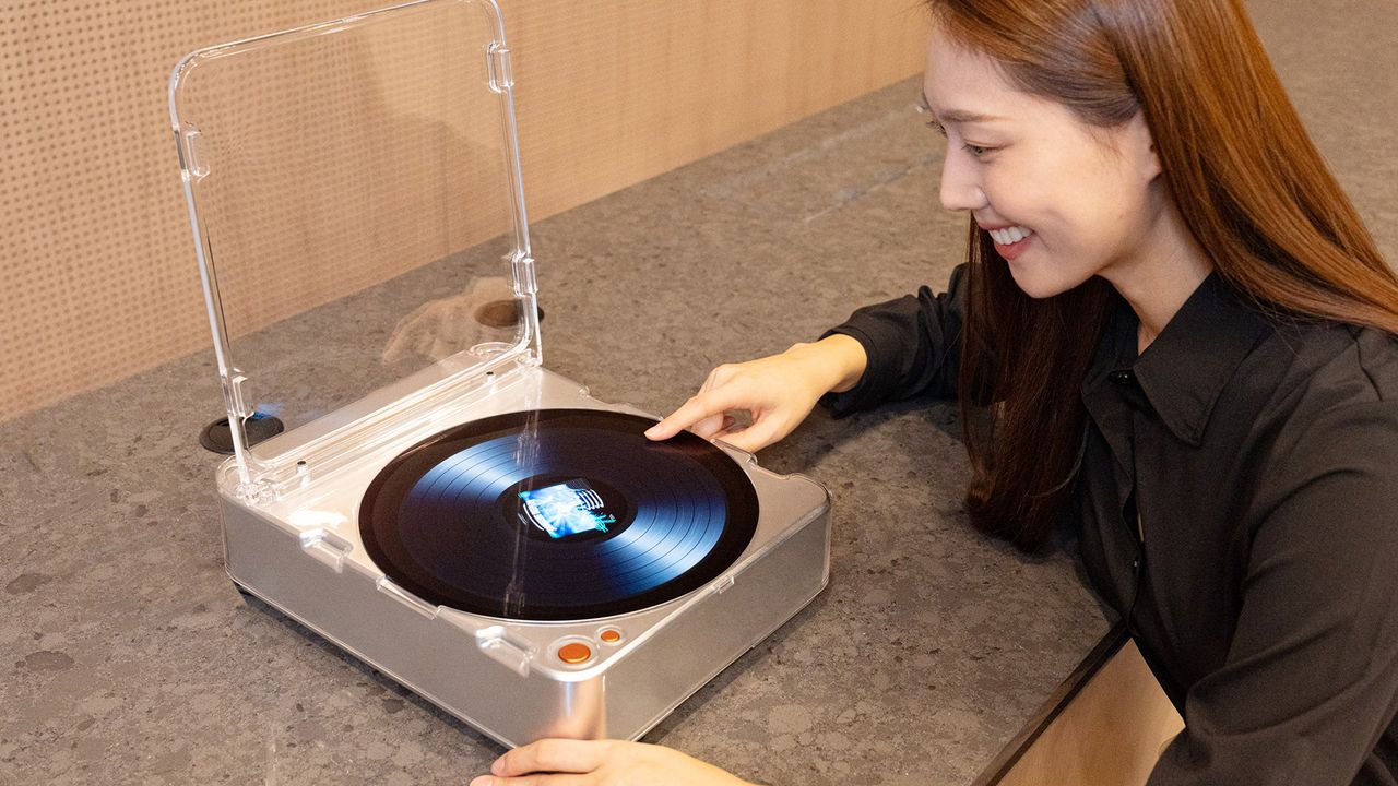 Samsung AI OLED Turntable press image from CES 2026