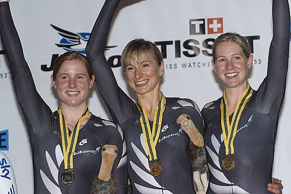 The New Zealand women's teams pursuit gold medallists (l-r): Kaytee Boyd, Lauren Ellis and Alison Shanks on the podium in Melbourne.