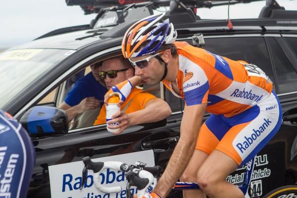 Thomas Leezer (Rabobank Cycling Team) drops back to his team car for a bidon
