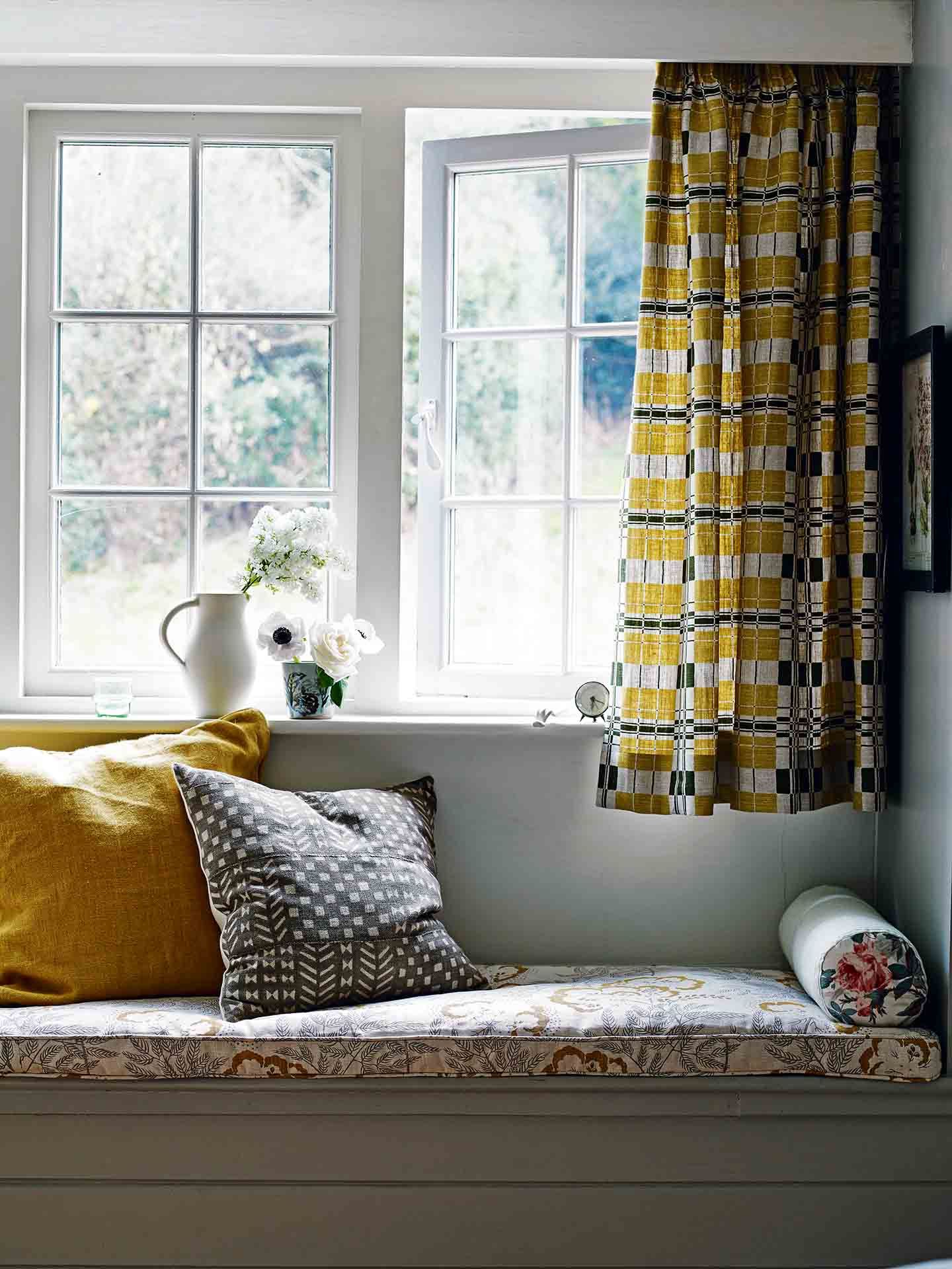 Cottage curtain ideas inspiration for a cozy country home Homes and