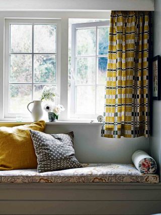 Cottage curtain ideas - checked curtains