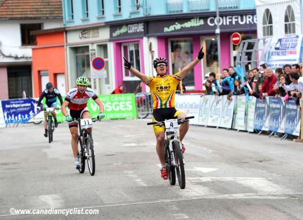 Patrick L&uuml;thi wins the elite men's eliminator in La Bresse, France