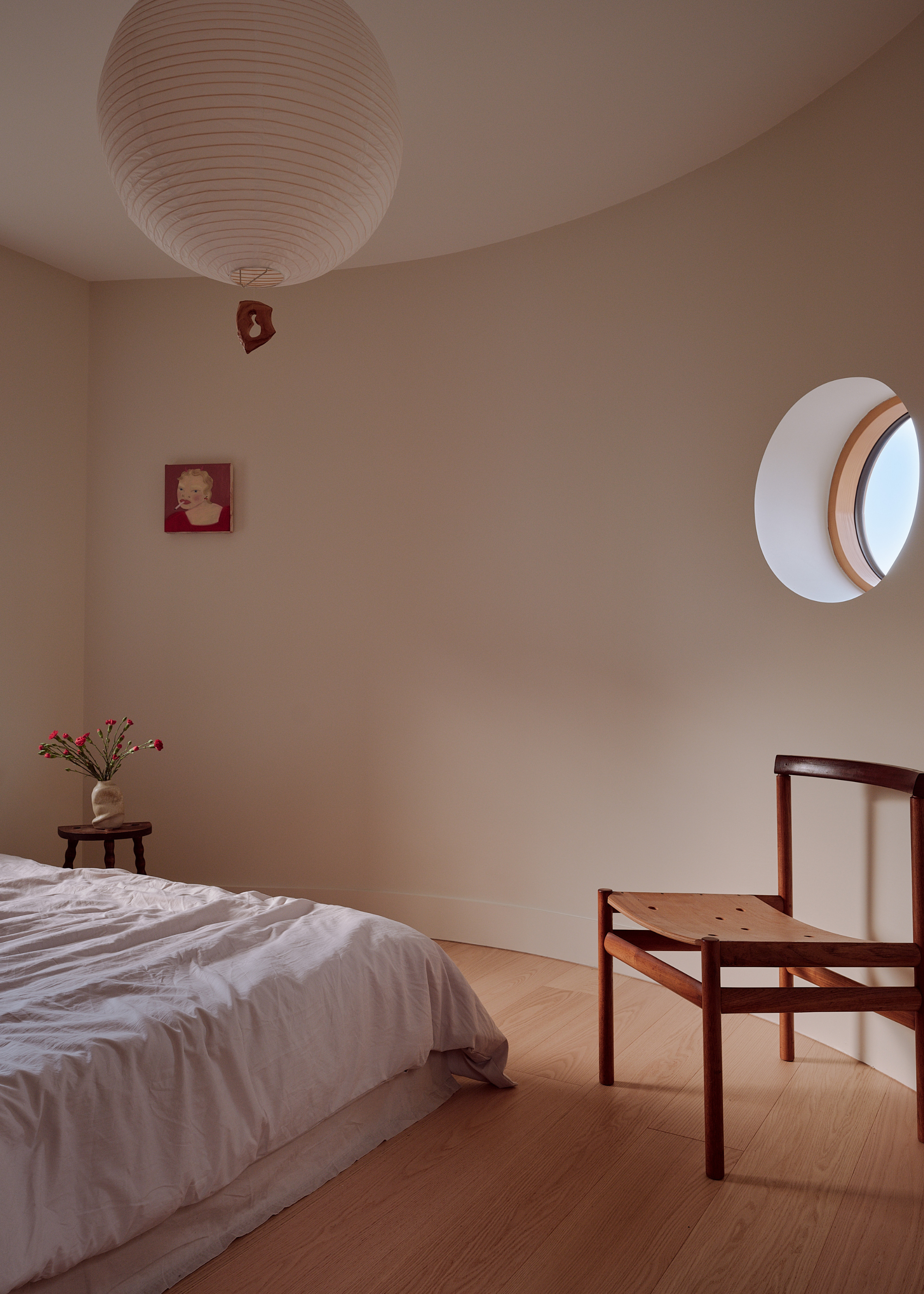 curved wall bedroom with futon bed and circle window
