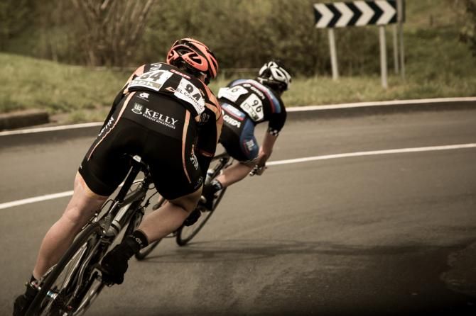 Ken Hanson leans into a corner on a speedy descent in the Klasika Primavera de Amorebieta