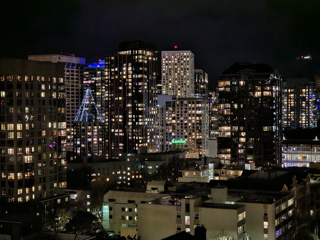 Galaxy S23 camera sample: Telephoto shot of a city at night