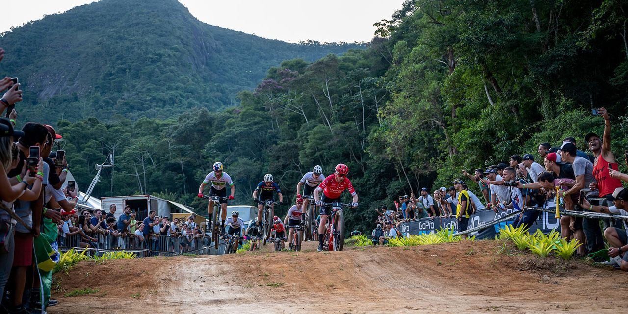 Mathias Fluckiger (Thomus Maxon) leading
