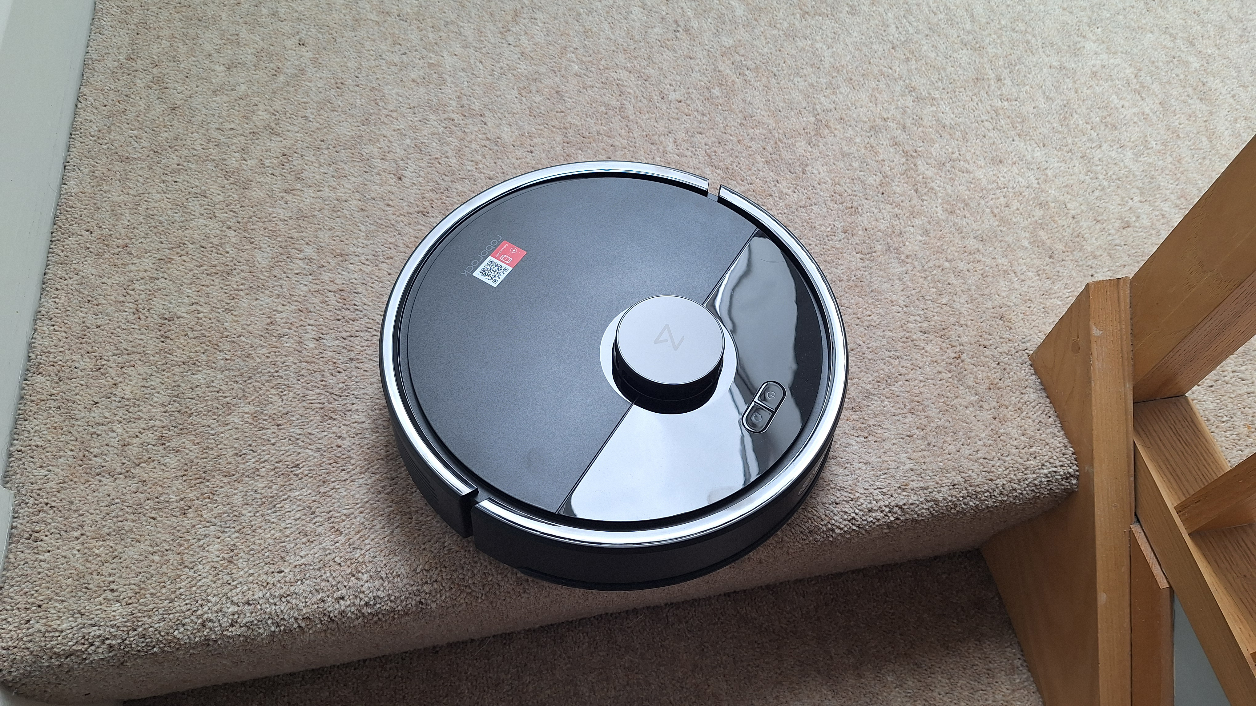 Roborock Q7 M5 approaching edge of stairs