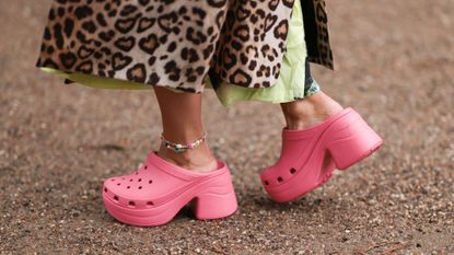 Hot pink crocs outfit ideas