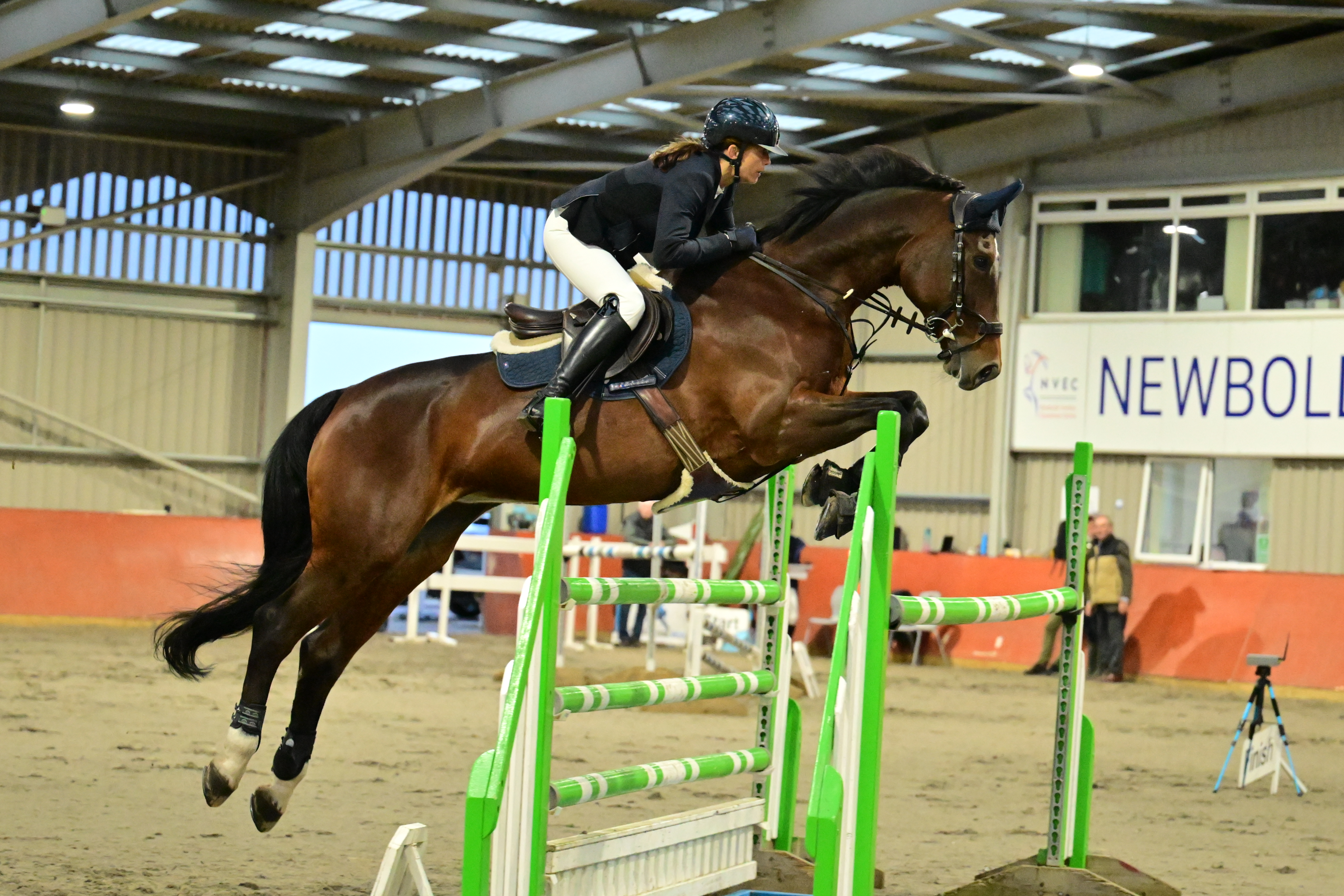 Lorraine Allan and Somethin Else win the Blue Chip Dynamic B&amp;amp;C after a freak fall at HOYS