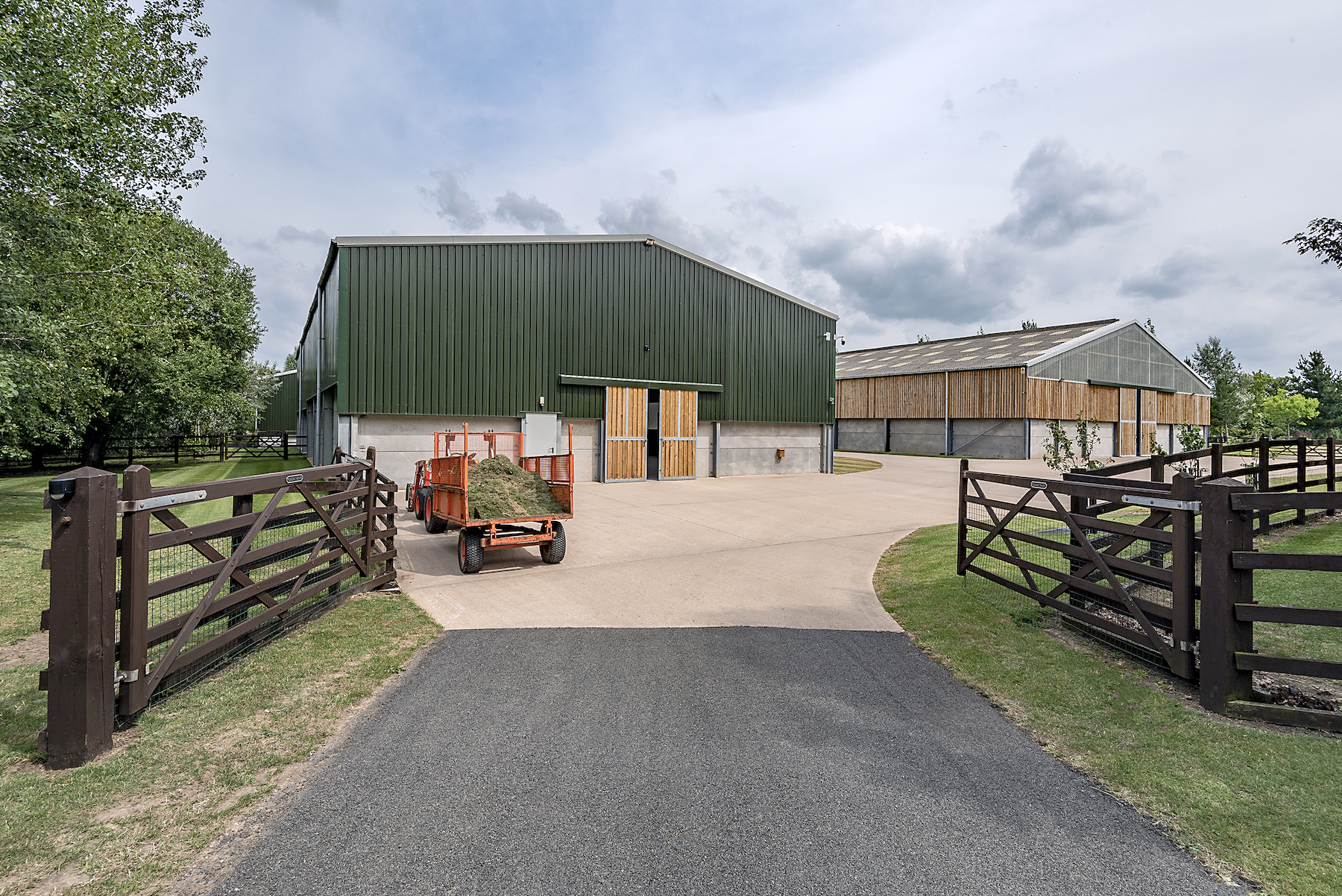 Comyns Farm - farm buildings