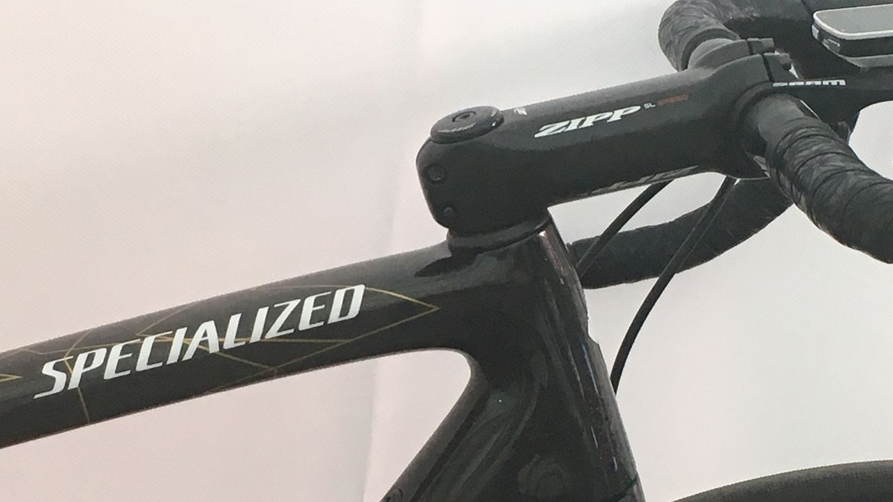 Zipp provides the cockpit components for Van der Breggen