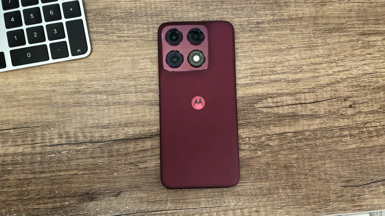 Motorola Edge 70 Pro: Design