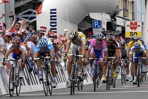 Oscar Freire (Rabobank) , Gerarld Ciolek (Team Milram) and Bernard Eisel (Team Columbia - Highroad) require a photo finish camera to determine who won.