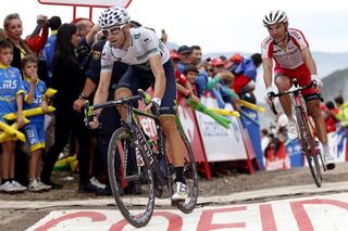 Stage 15 - Vuelta a España: Niemiec wins summit finish in Lagos de Covadonga 