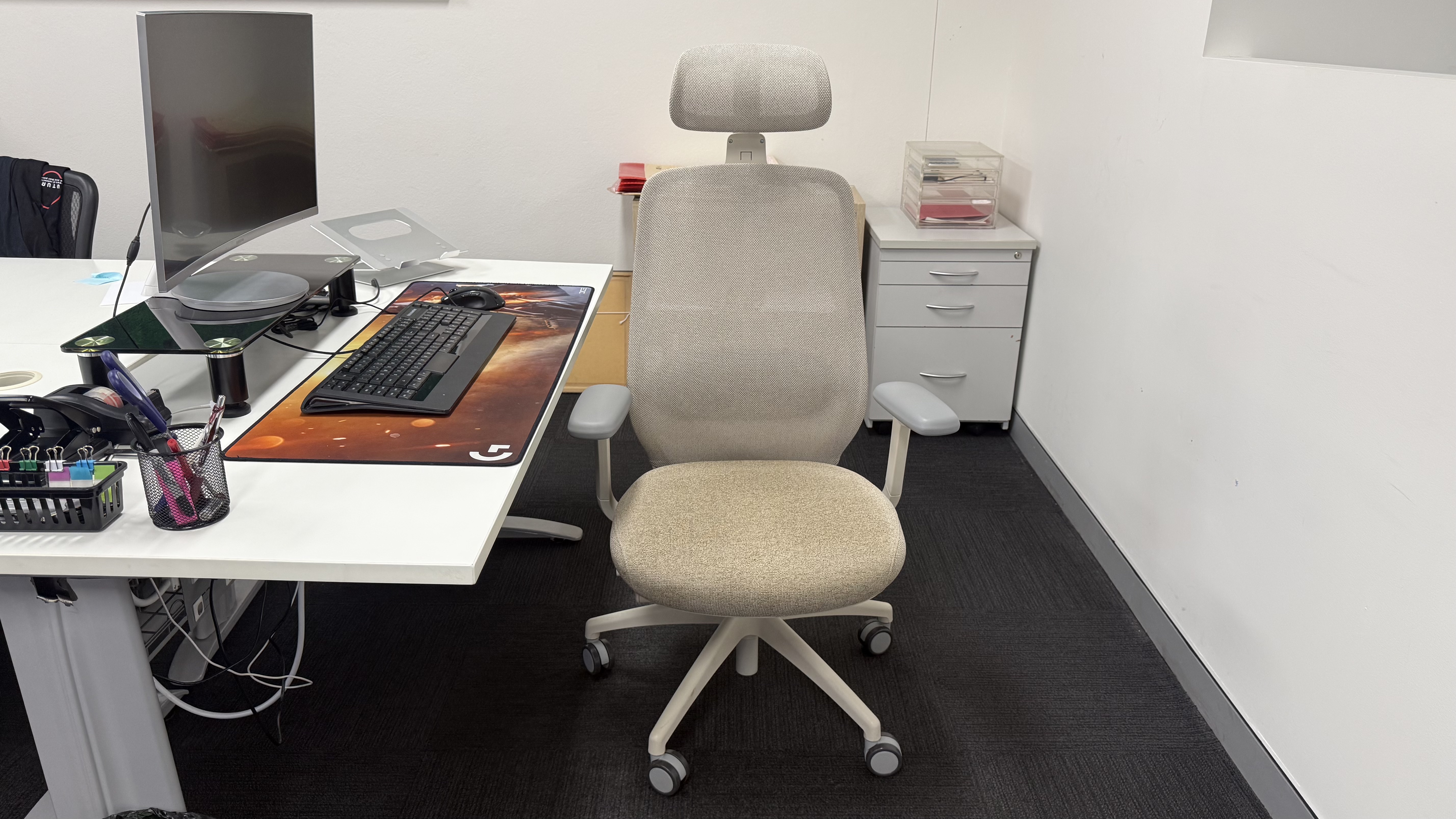 The Desky CoilFlex next to a desk