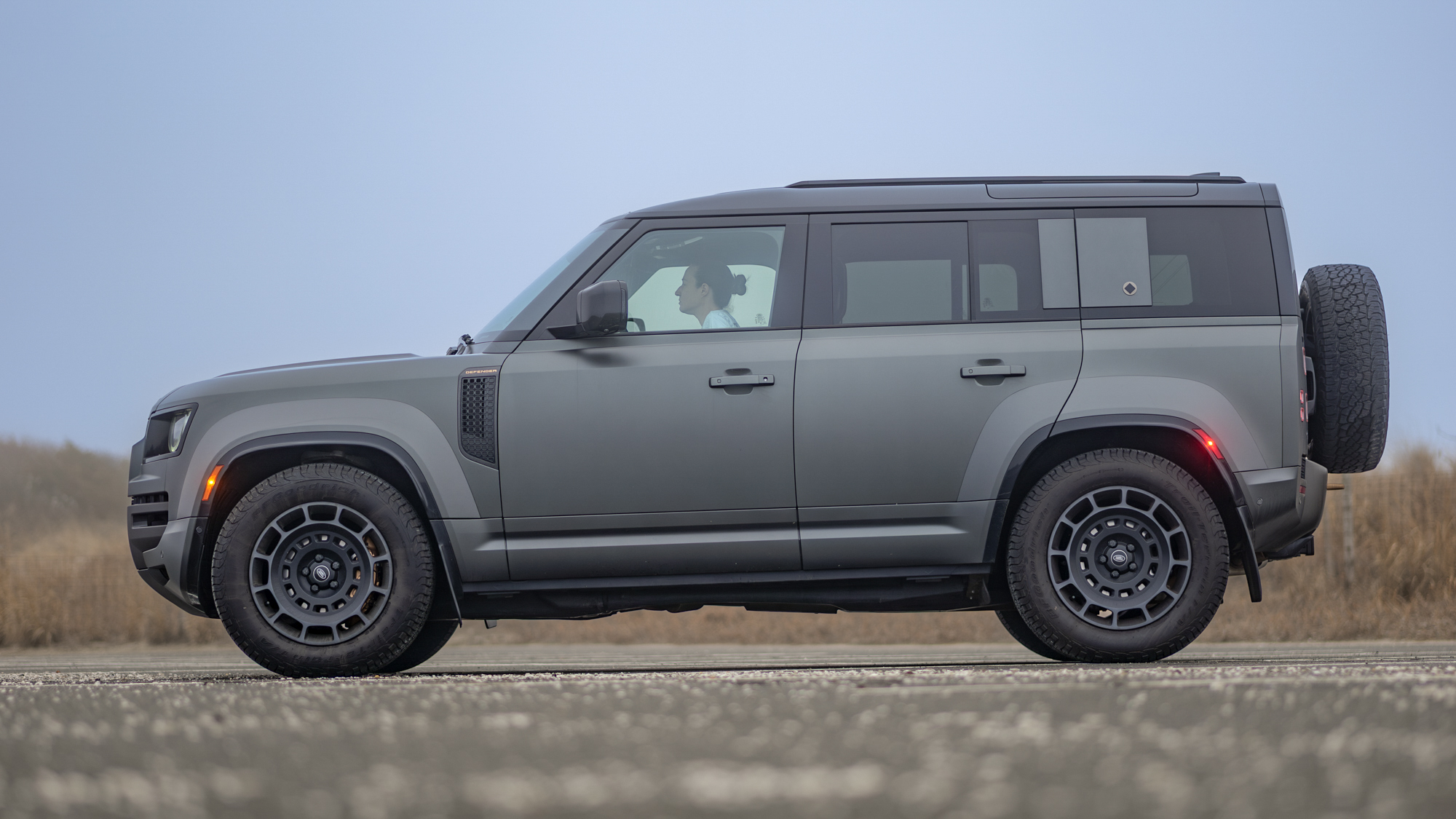 Land Rover Defender 2025