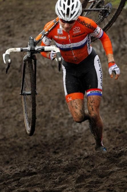 Marianne Vos (Netherlands) takes to her feet