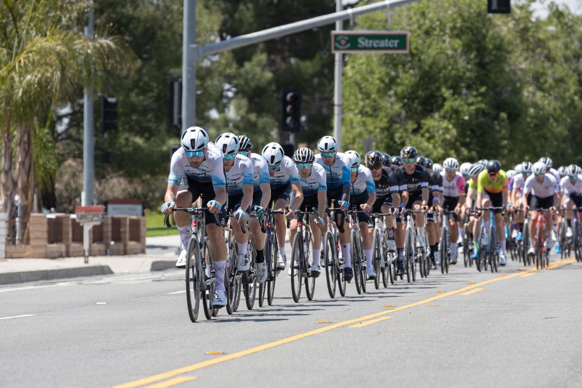 With 5 laps to go, Project Echelon racing put Dr Steven Vogel on the front and started to reel back in the break.